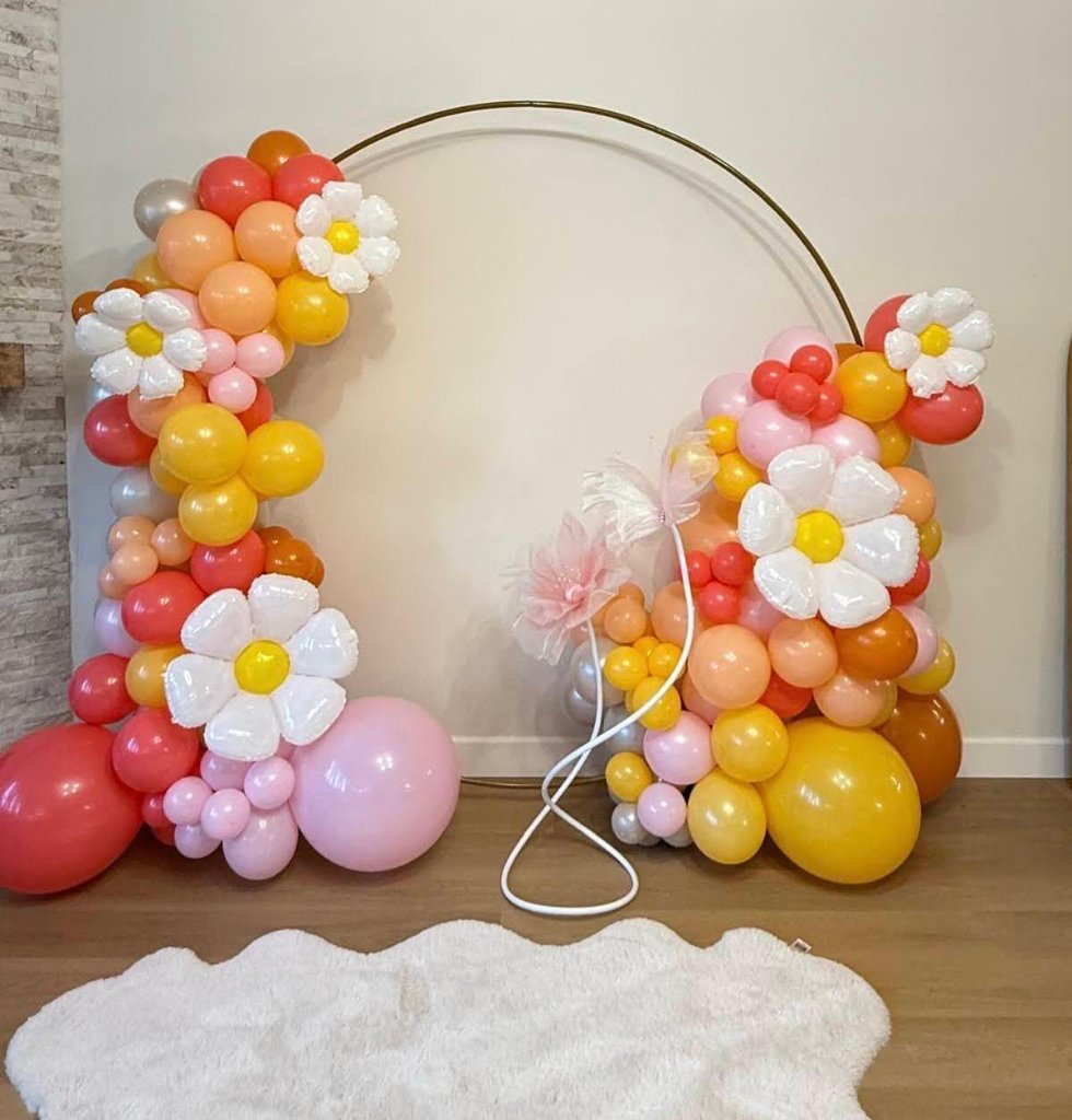 Daisy Balloon Circle Arch
