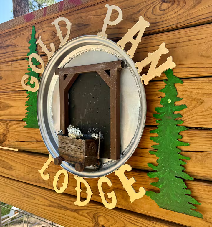 GoldPan Lodge Sign