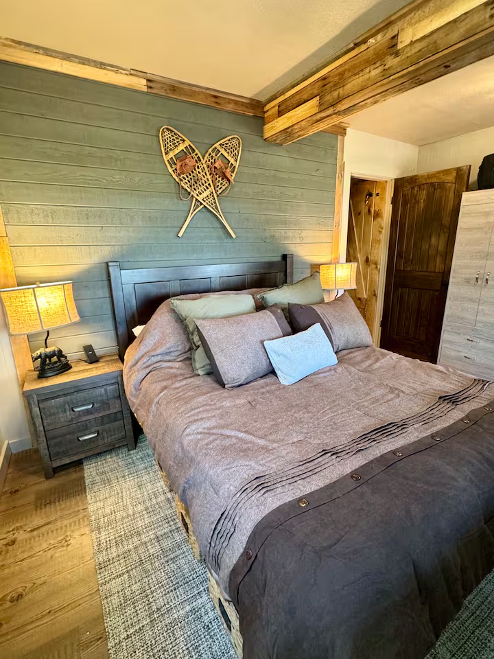 Second Bedroom with Snowshoe Decor