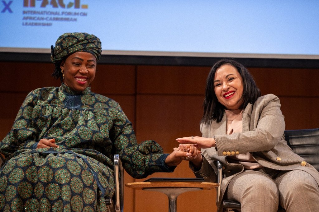 Forum leaders in conversation