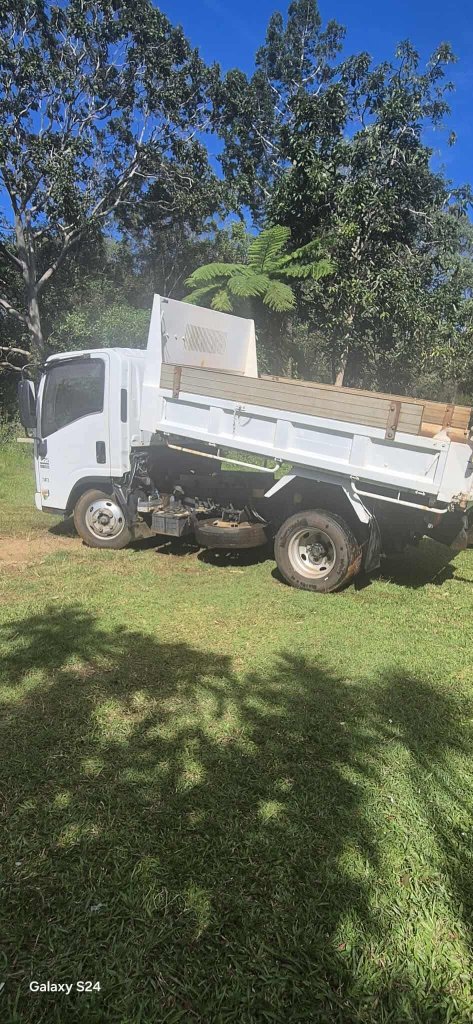 Isuzu NPR 200 Tipper
