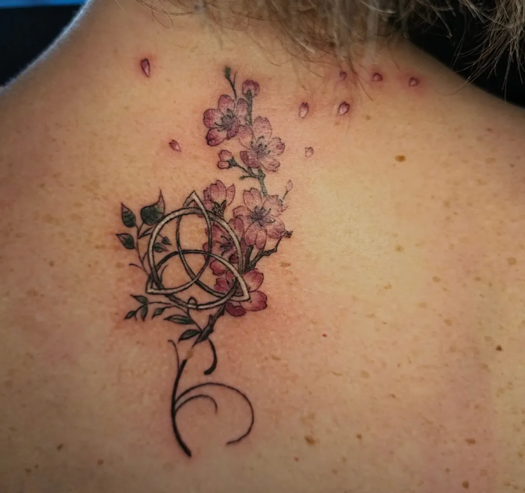 Fleur de Cerisier Triquetra