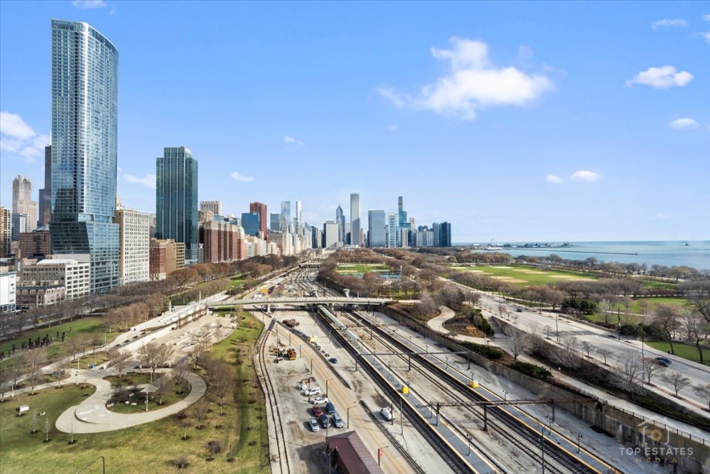Exterior, Views & Building Amenities
