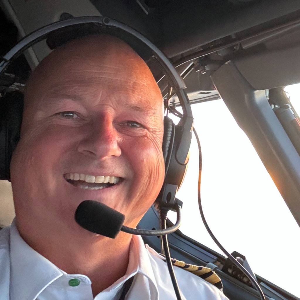 Piet in cockpit