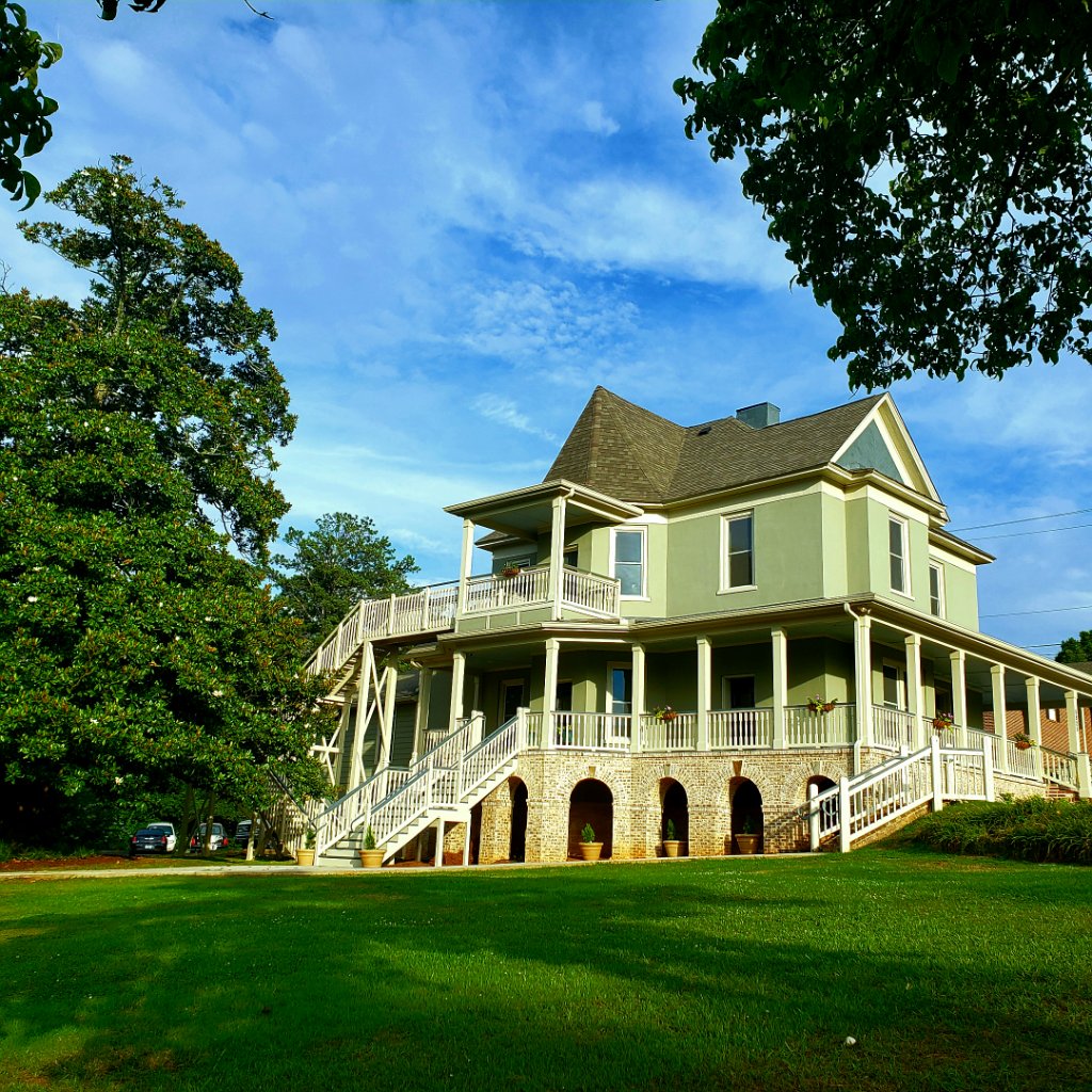 Scenic view of the Historic Austell House on Mulberry Street
