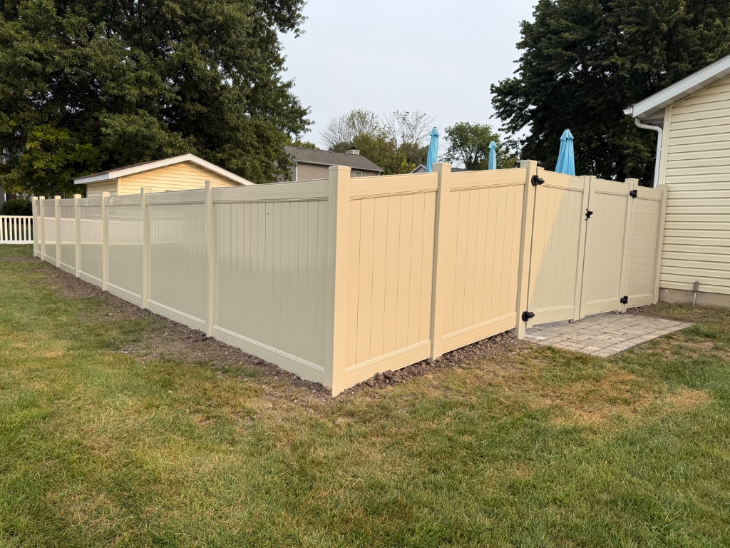 Vinyl Privacy Fence Residential - Gertz FenceWorks LLC, Collinsville IL