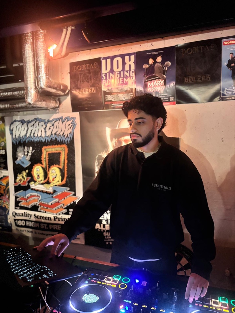 DJ Shik performing
