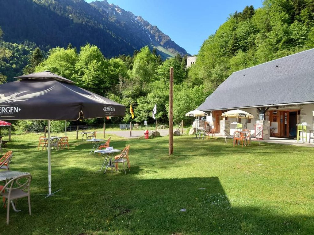 Le Bistrot du Tech au bord du Lac du Tech à Arrens-Marsous, Hautes-Pyrénées
