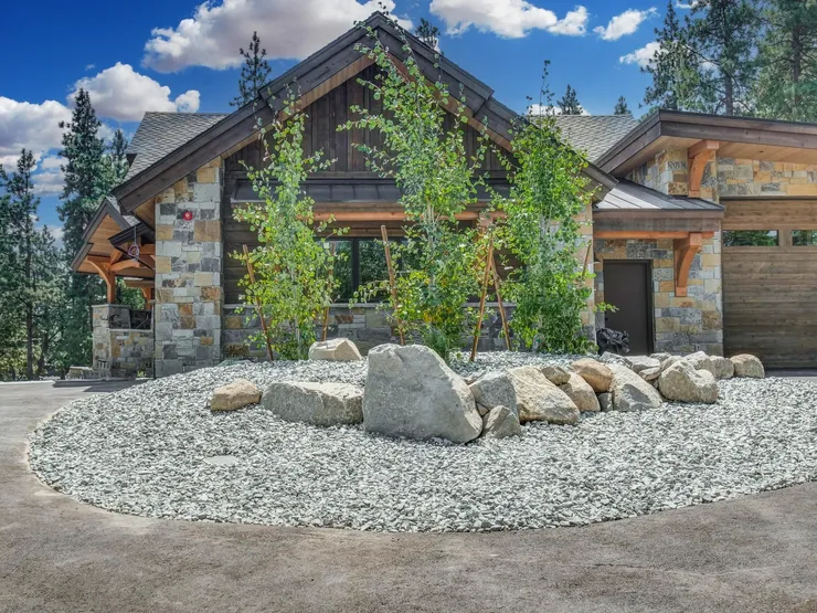 Iconic Landscape Nevada - Stone and boulder landscape design