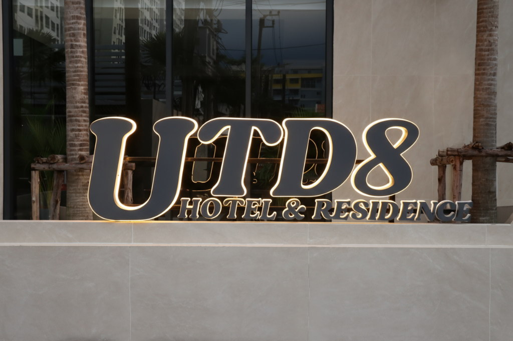 Hotel Signage Night 2