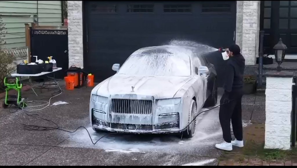 Bella Vero technician foam-washing a white Rolls-Royce