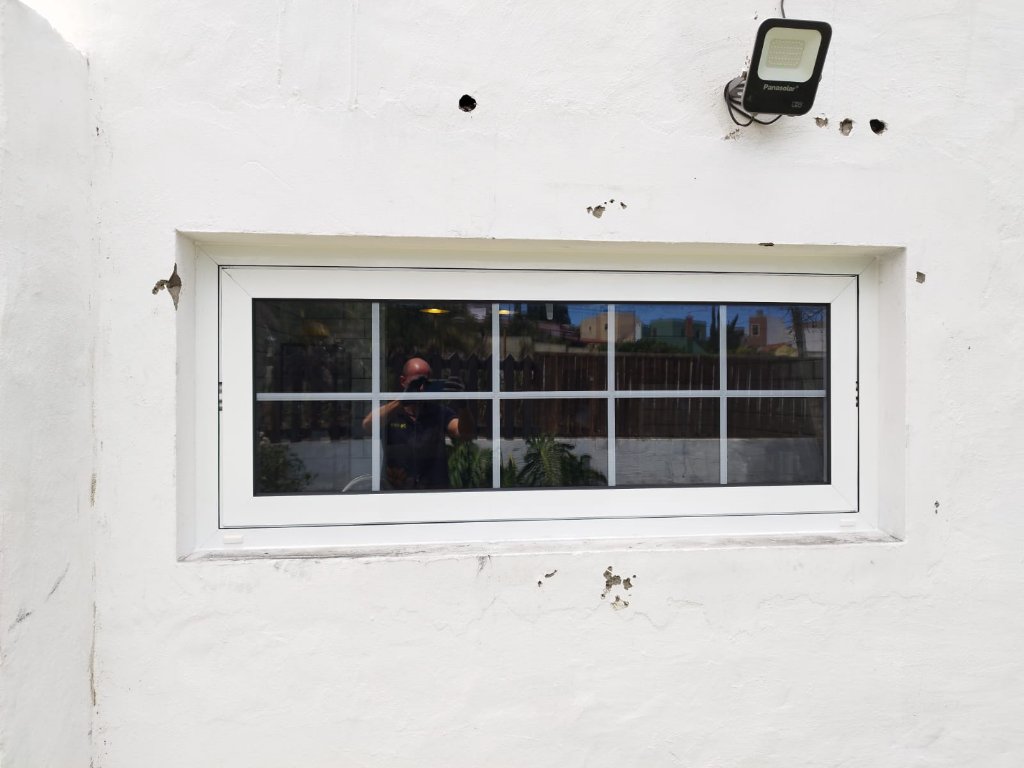 Ventana Fija de Aluminio con Cuadrícula