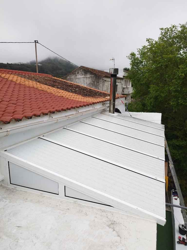 Tejado con Chapa de Aluminio – Vista Completa
