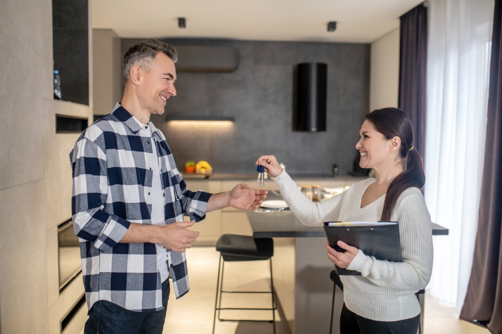 Realtor handing keys to buyer
