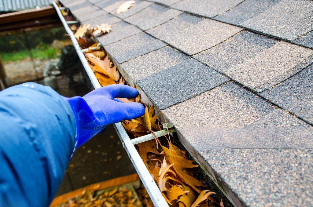 Eavestrough Cleaning London Ontario