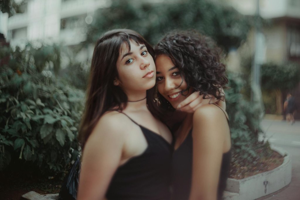 How to Blur Background in Portrait Photos (Bokeh Guide)