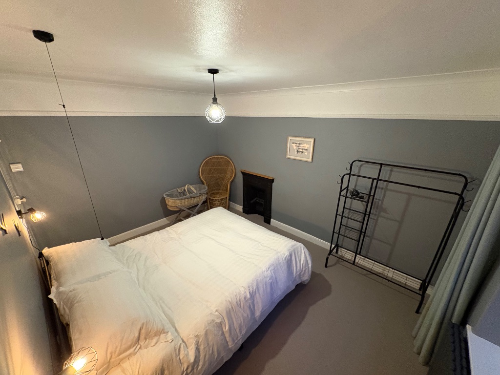 Master Bedroom (King)