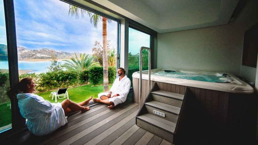 B Bou Hotel La Viñuela & Spa