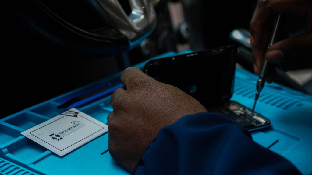 Faya Repairs technician