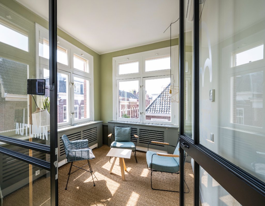 NLDS9 breakout ruimte — informele vergader- en focusruimte Amsterdam kantoor te huur