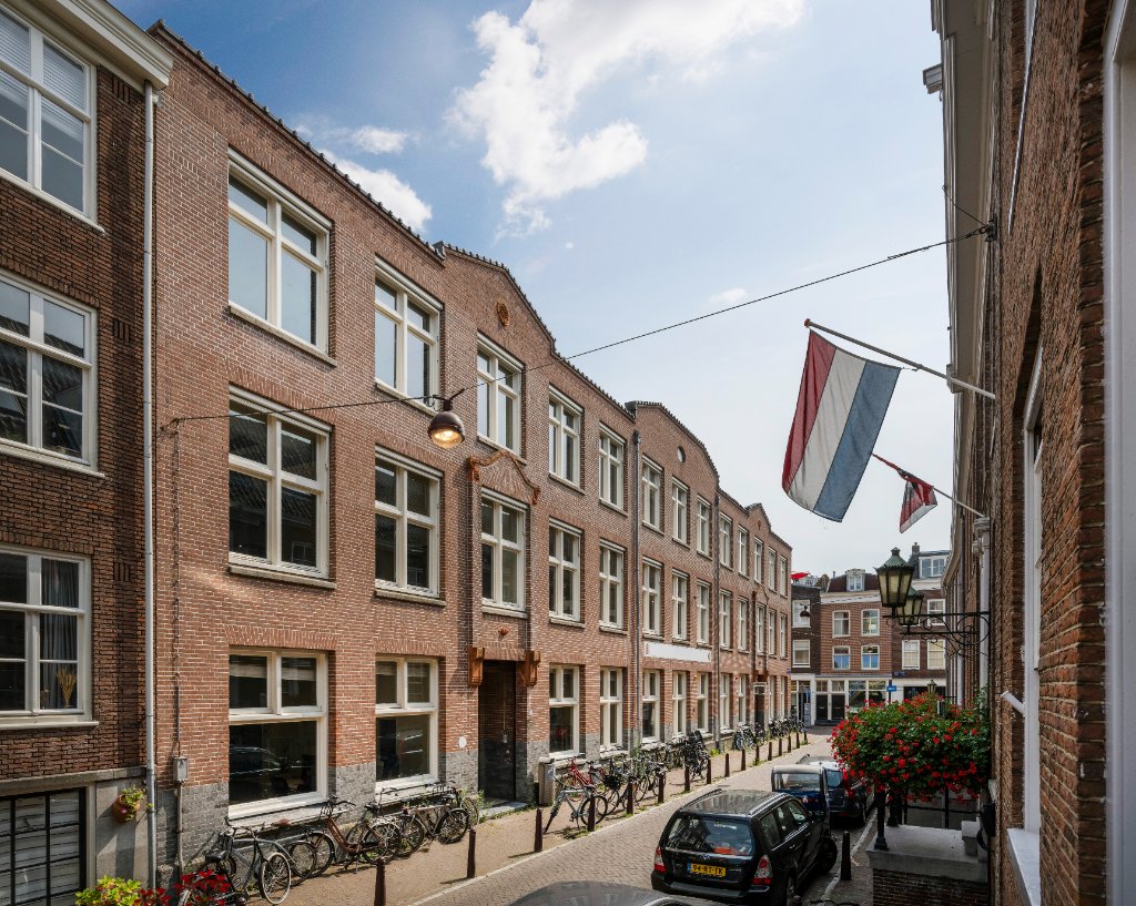 NLDS9 straatbeeld — kantoorruimte te huur Nieuwe Looiersdwarsstraat Amsterdam