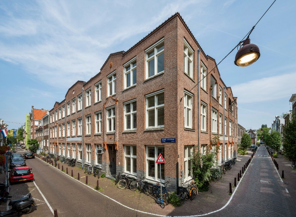 NLDS9 exterieur hoekzicht — historisch kantoorgebouw Amsterdam grachtengordel