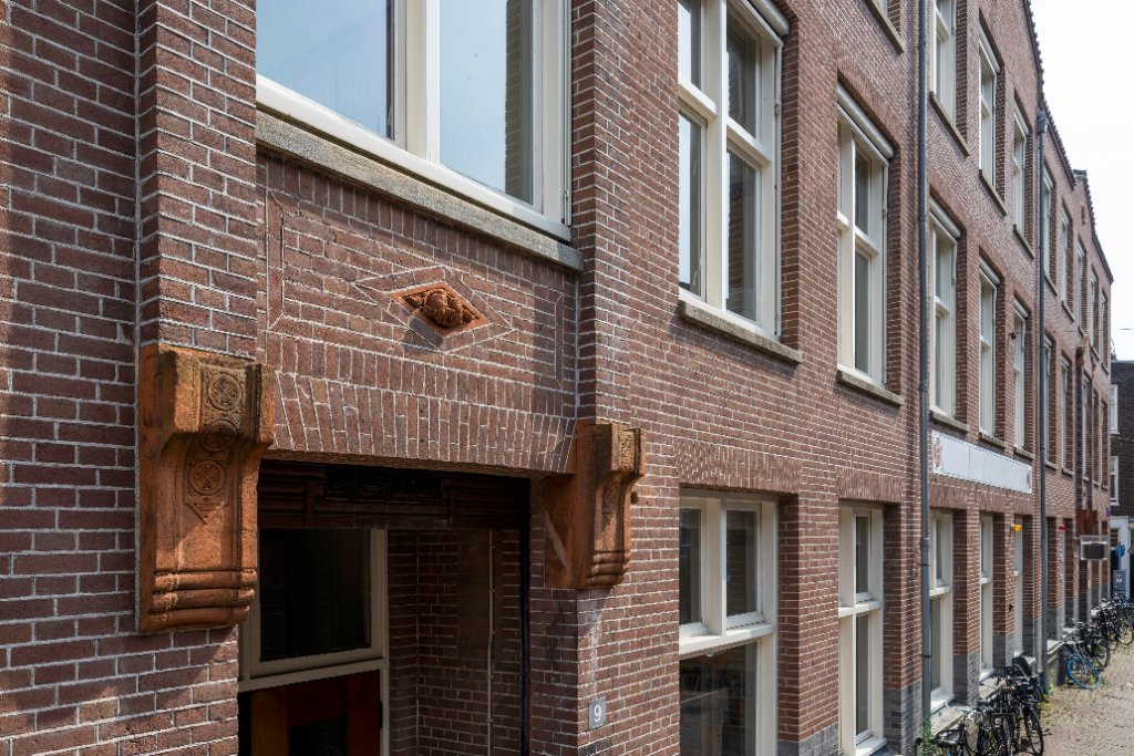 NLDS9 entreedetail — eigen kantooringang Amsterdam startupruimte