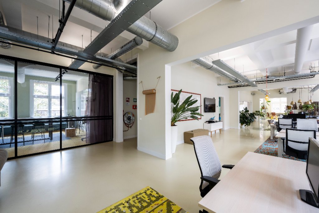 NLDS9 tweede verdieping open kantoor — grote open werkruimte Amsterdam scale-up kantoor 618m²
