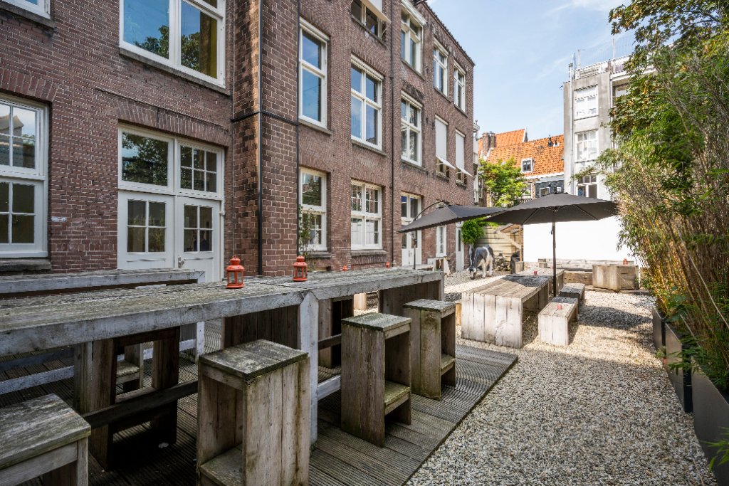 Eigen tuin en terras van 400 m² bij kantoor NLDS9, Amsterdam