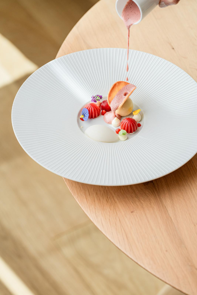 Fraises et coulis rosé