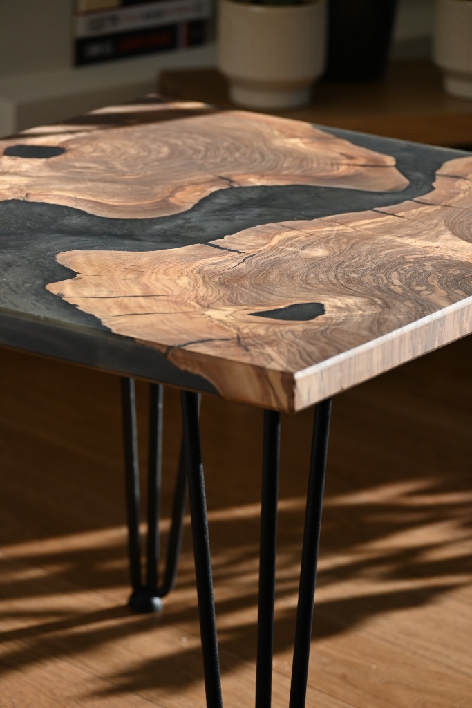 Resin Table Detail