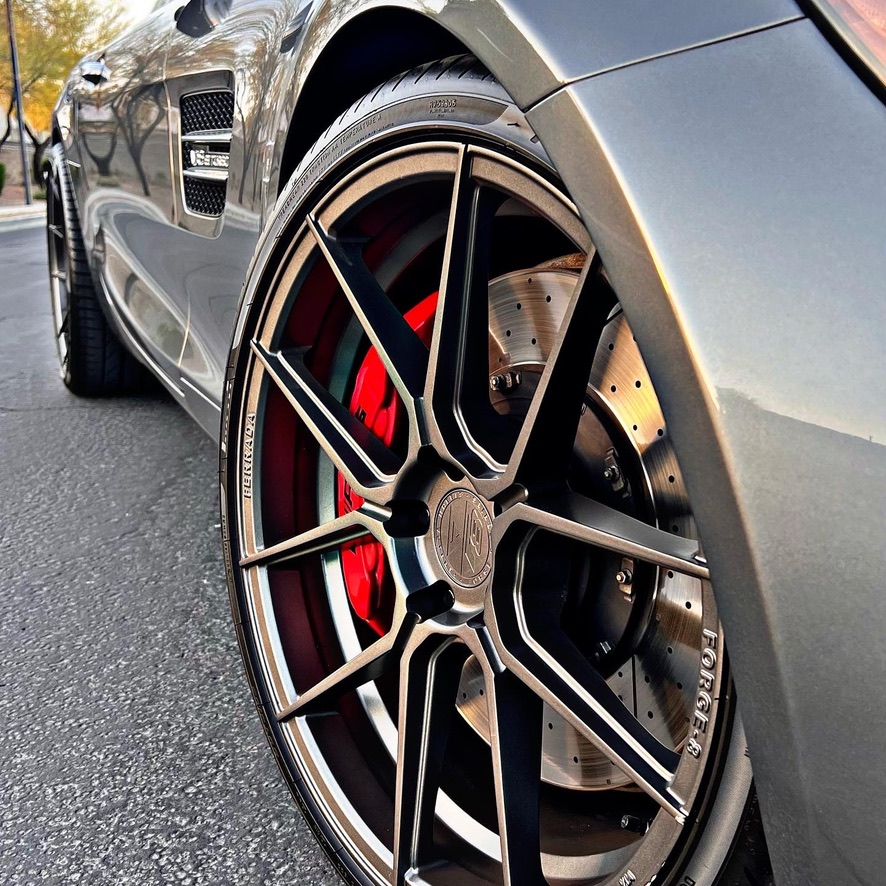 Performance wheel detailing with red calipers