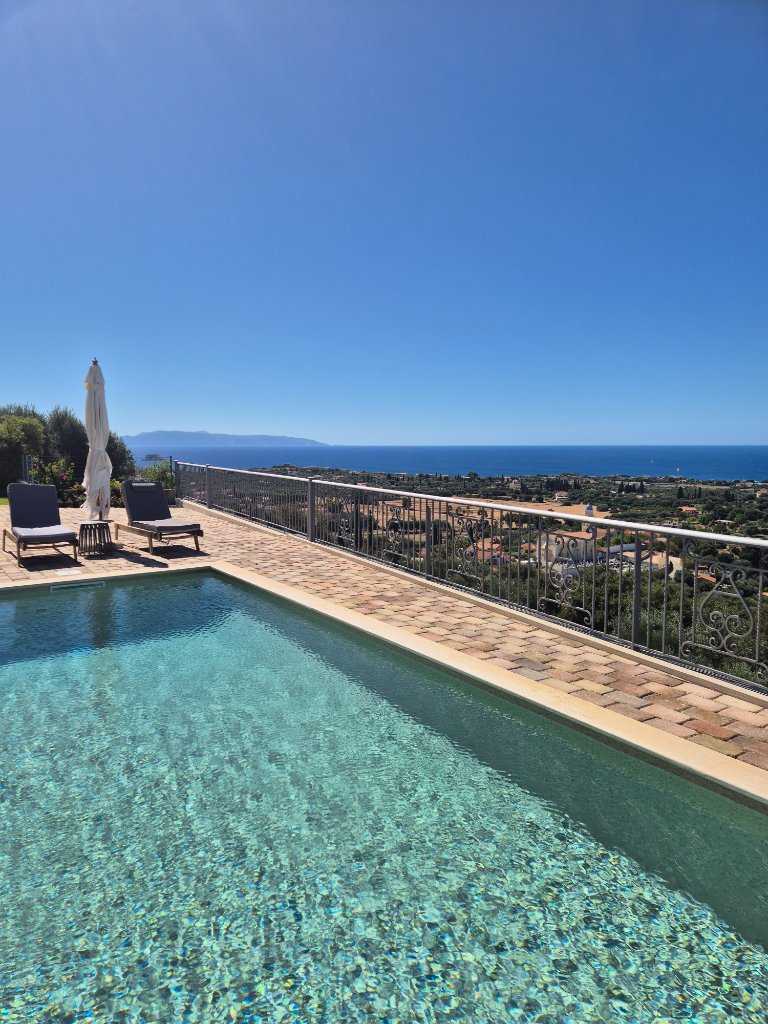 Villa photo 2