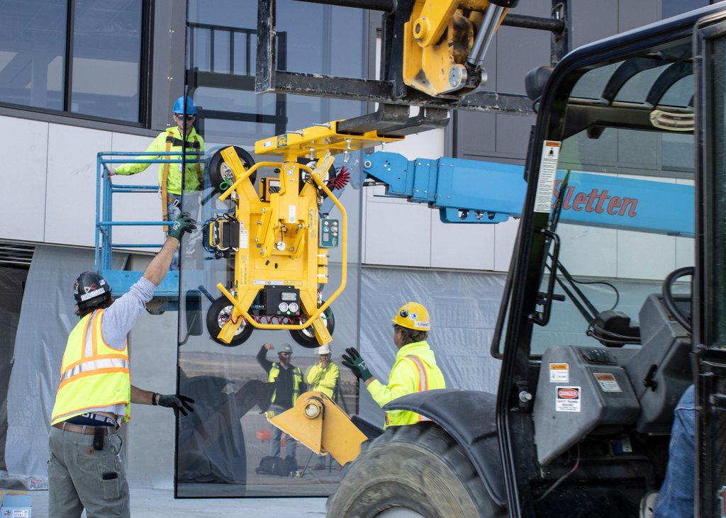 MRTA8 - Airport Forklift 1