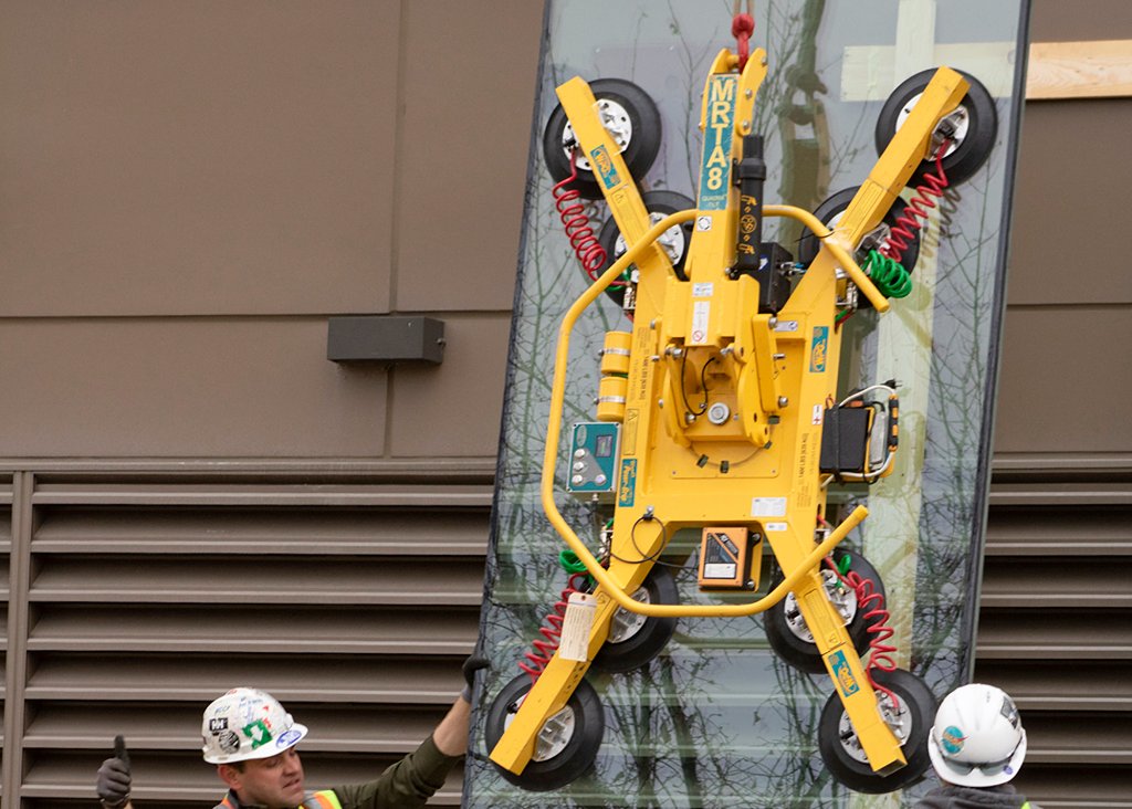 Ryzer - Spider Lifter on Crane
