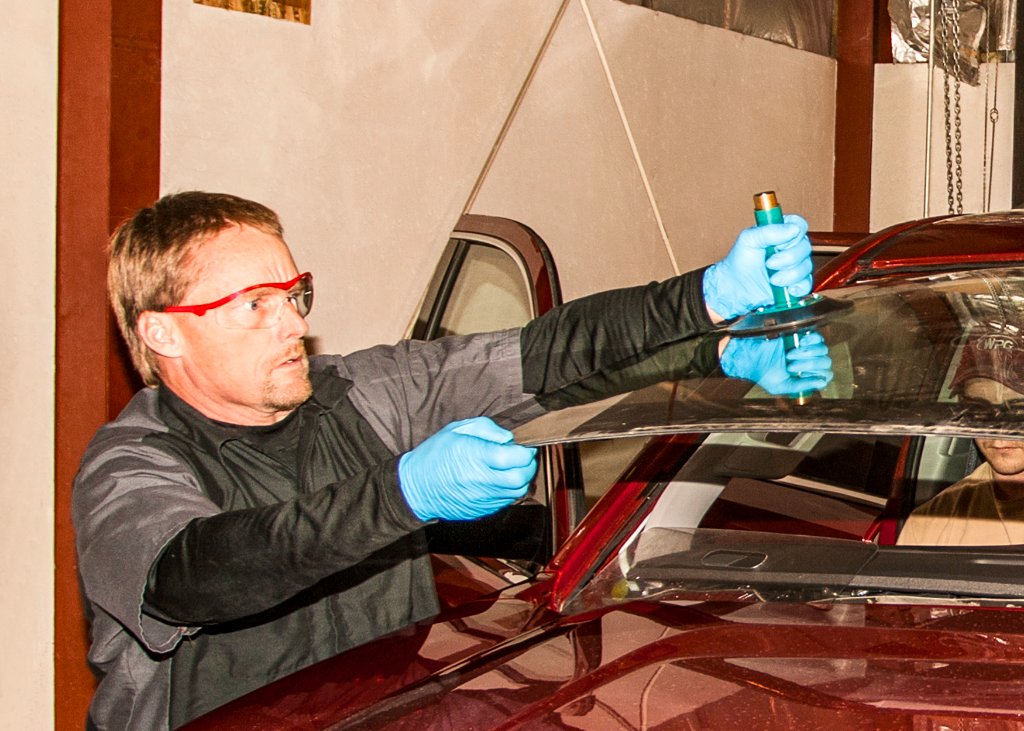 Auto Glass - WPG Cup Windshield Install
