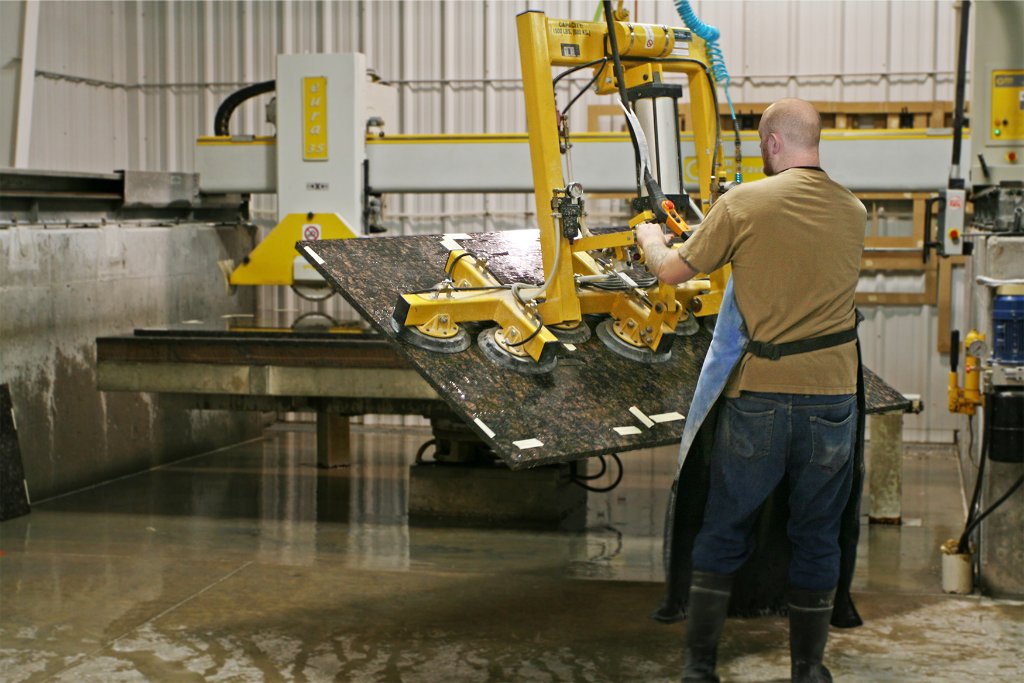 Stone Shop - Wet Granite Handling