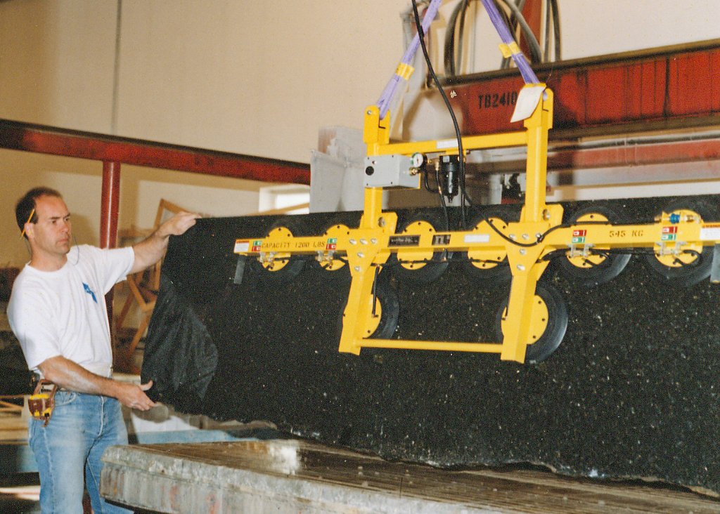 WPG MT8 - Stone Lifter In Use