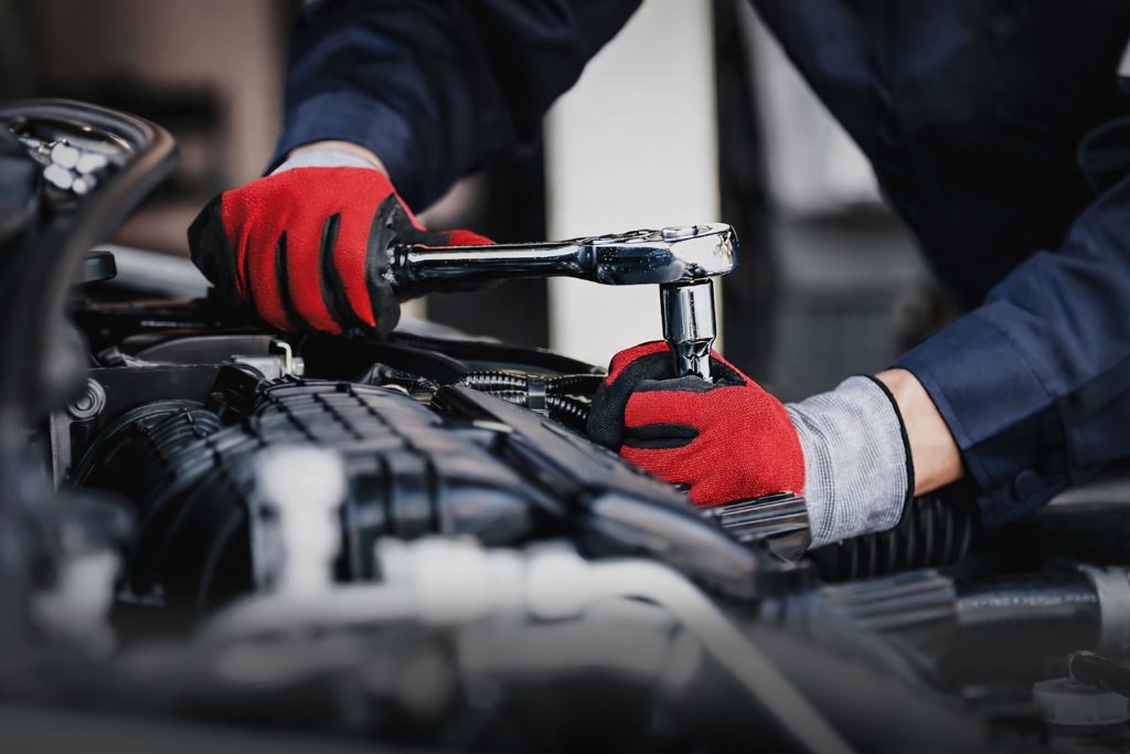 Auto shop mechanic
