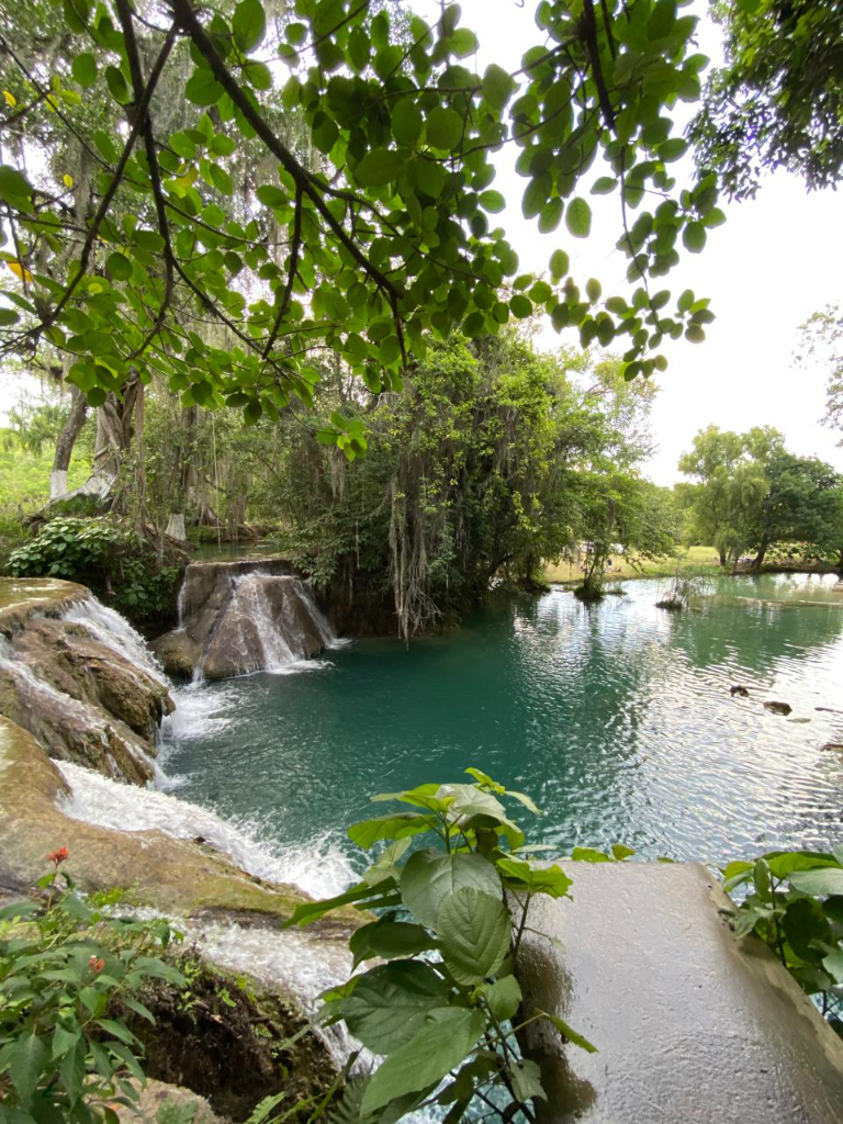 Río y Cascada