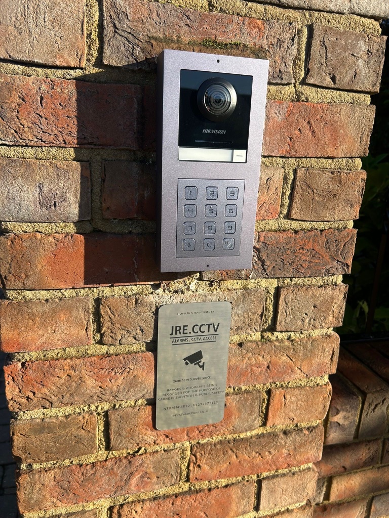 CCTV camera with JRE.CCTV alarm box