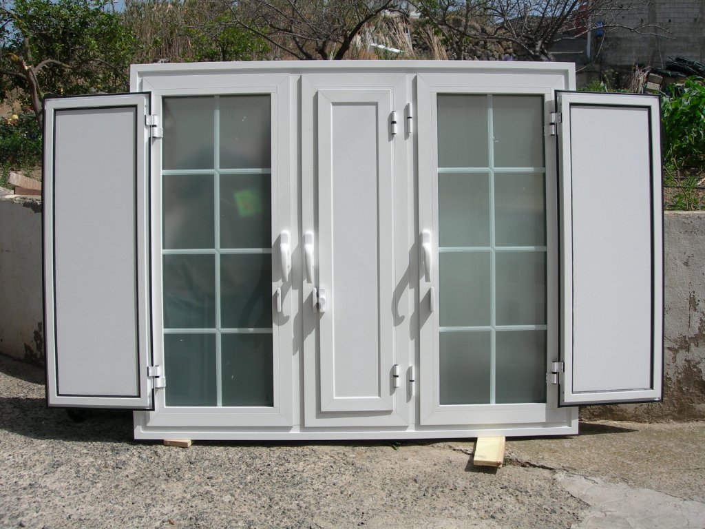 Puerta de seguridad granate