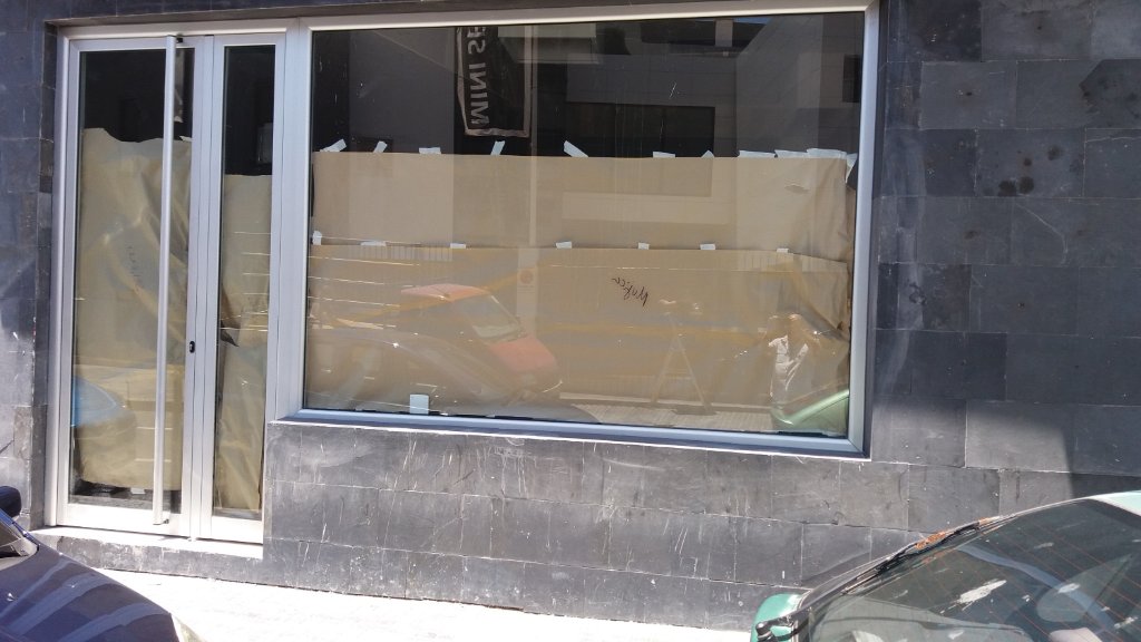 Ventanal de carpintería de madera