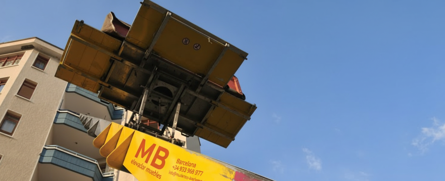 Grúa elevadora para mudanzas Barcelona