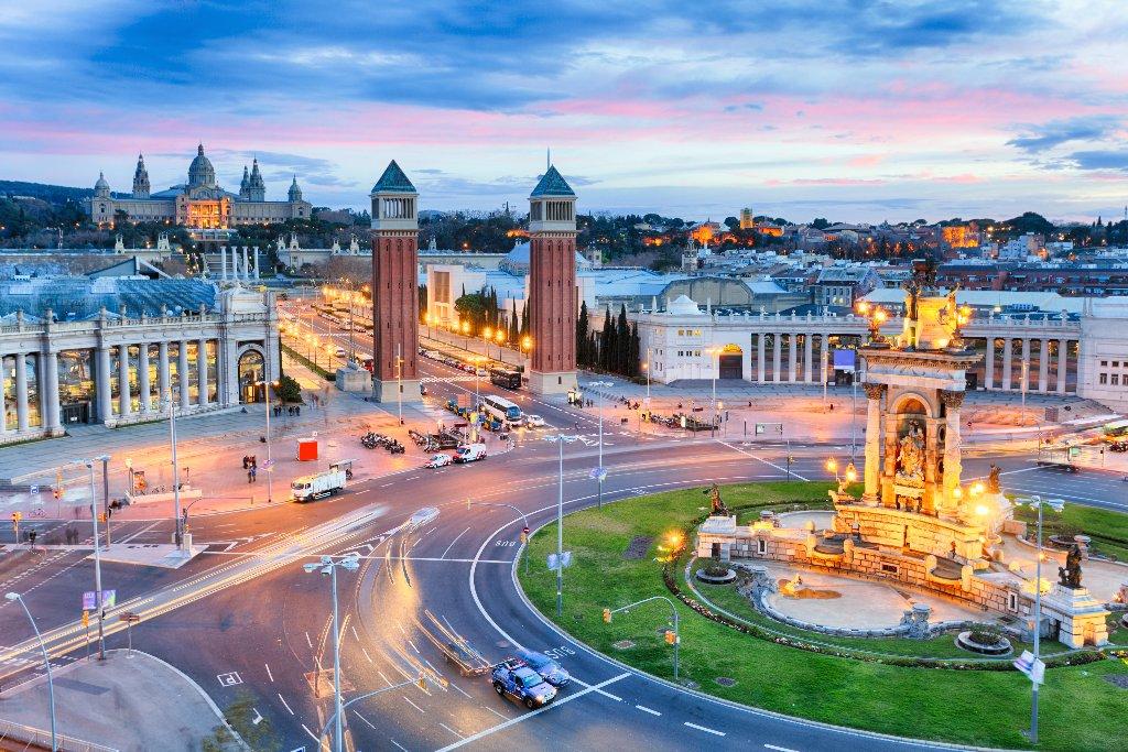 Professional moving team in Barcelona with trucks and specialized staff