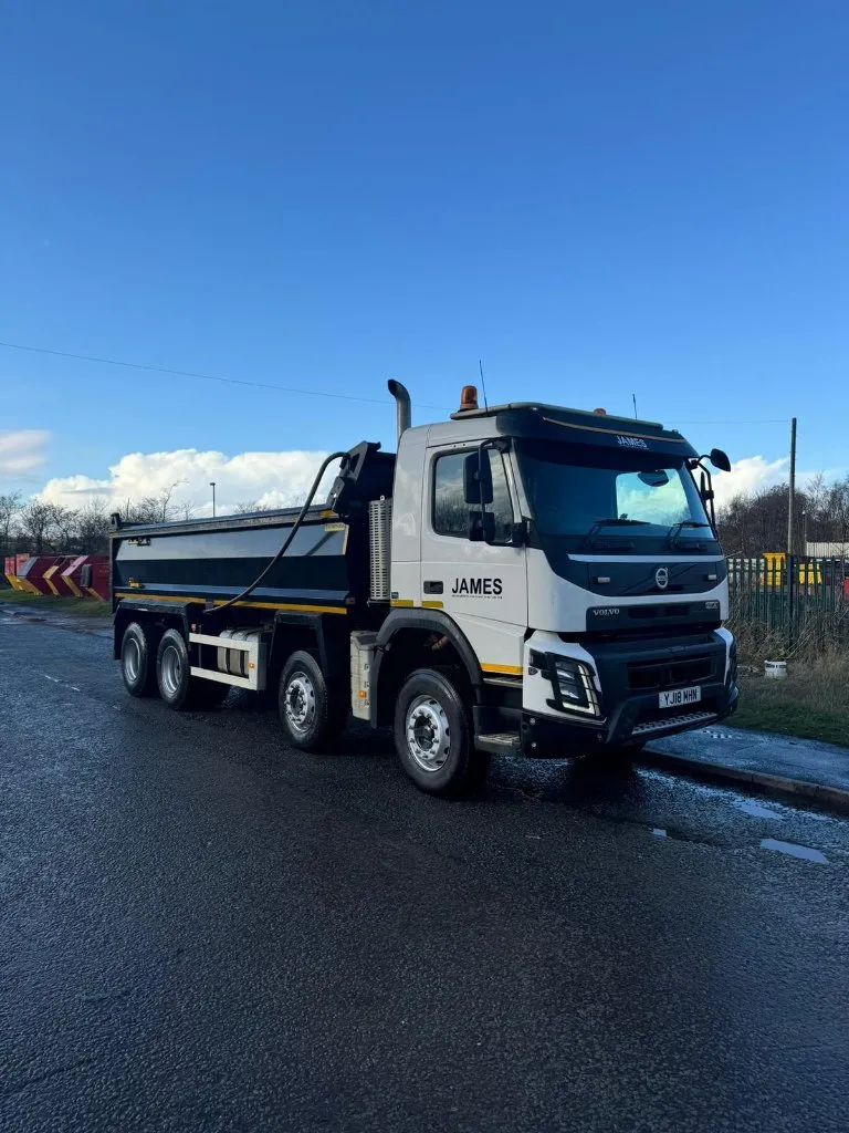 8-wheel tipper lorry delivering bulk aggregates - James Grab Hire South Wales Professional 8-wheel tipper lorry delivering bulk aggregates across South Wales