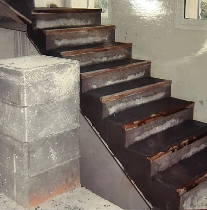 Avant rénovation intérieure escalier Béziers – NVA Bâtiment 1