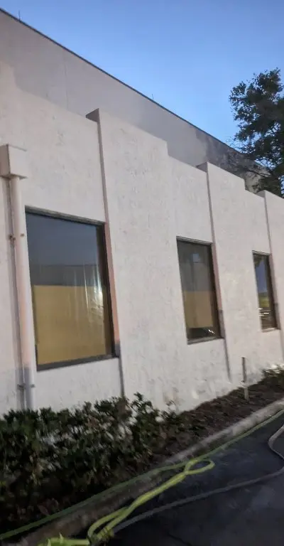 Commercial building exterior softwash after cleaning
