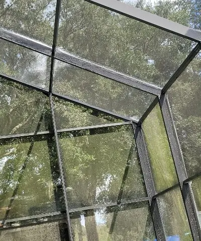 Dirty screen enclosure before cleaning